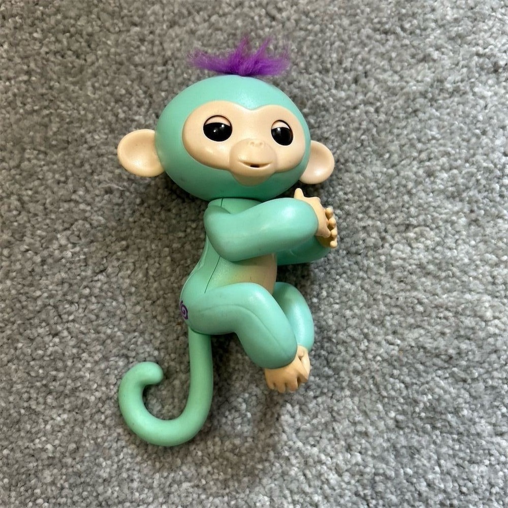 WowWee Fingerlings Interactive Monkey Zoe Kids OS Teal Purple Good Robotic Toy